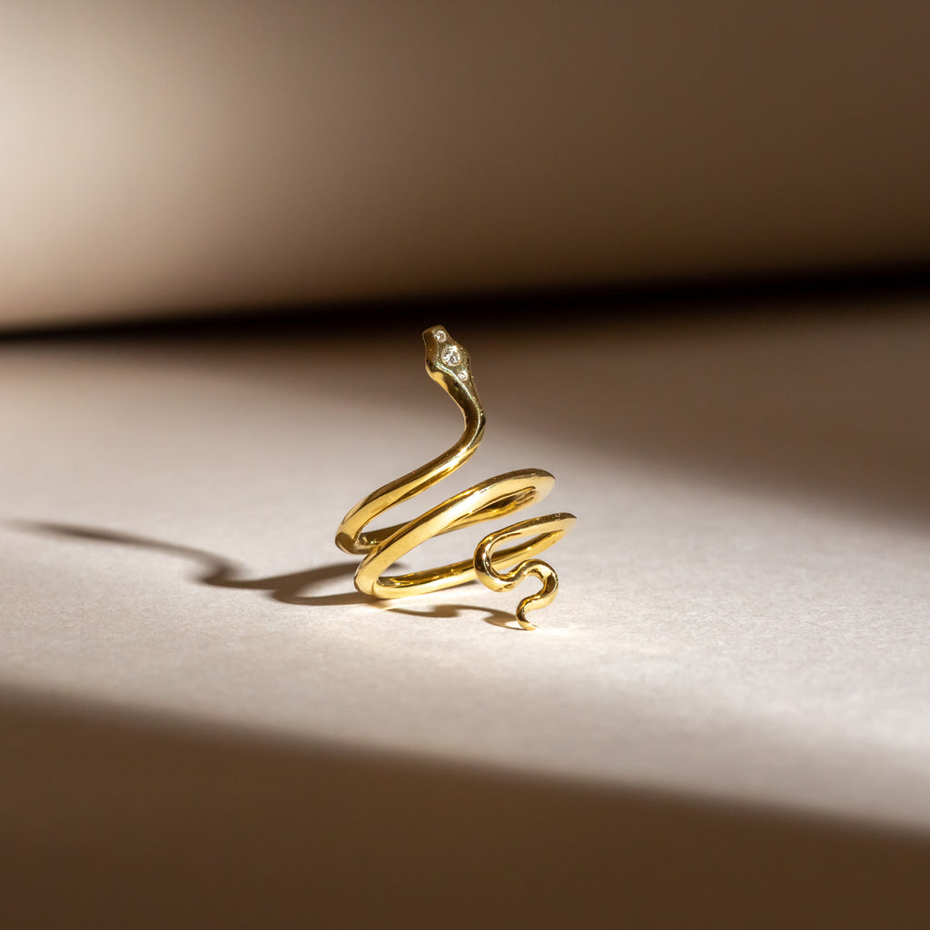 Fine 18ct yellow gold snake ring