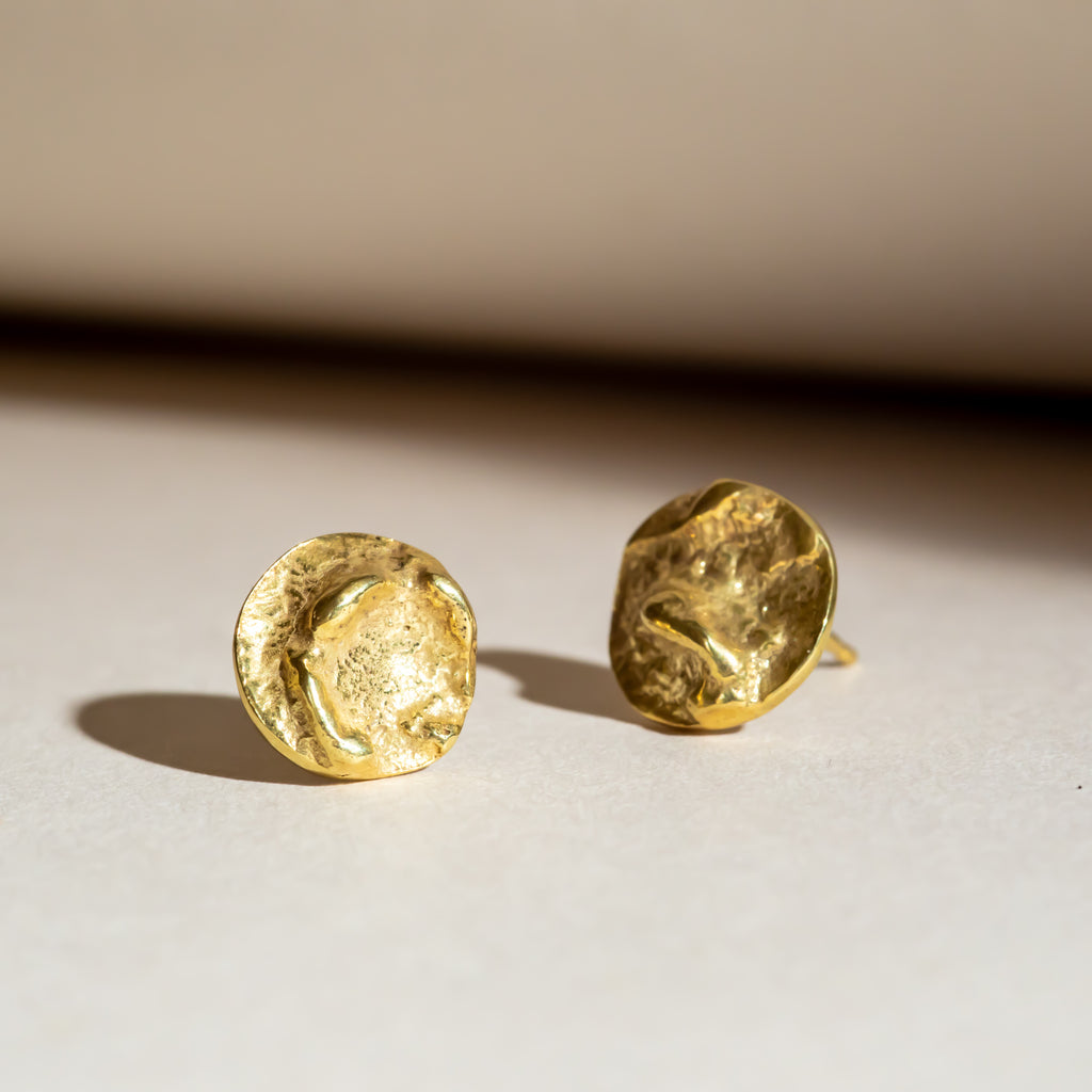 Small yellow gold moon-like disc earrings