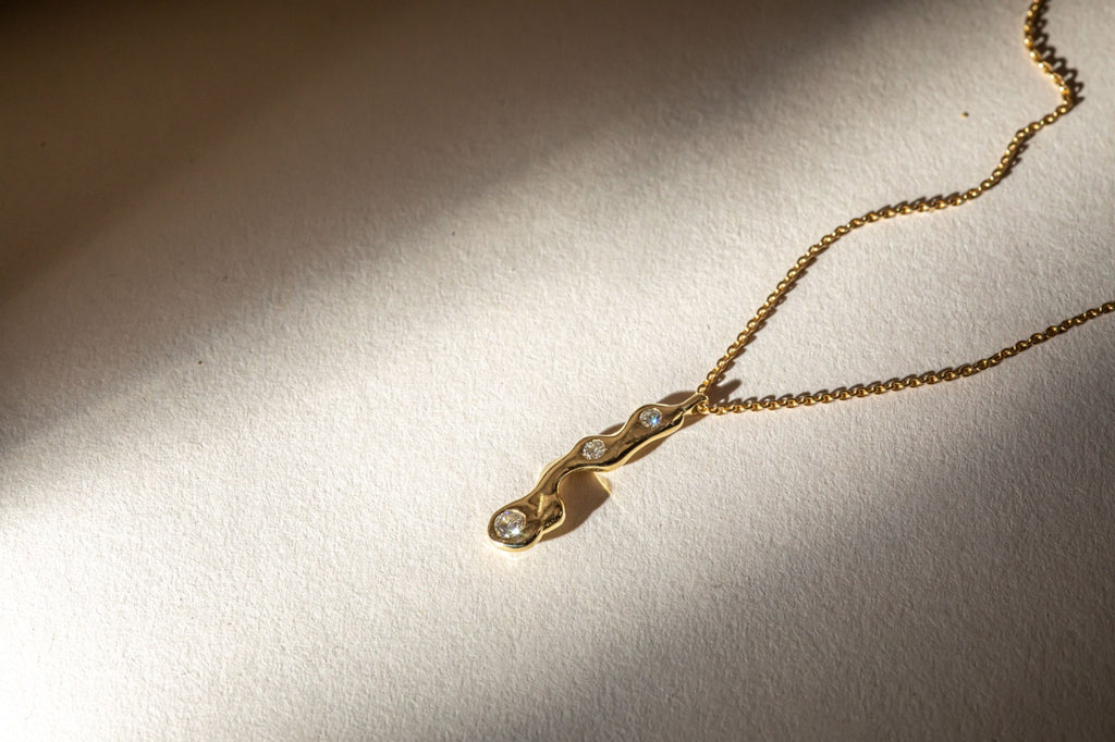 Like a shoreline, 18ct yellow gold and diamond necklace