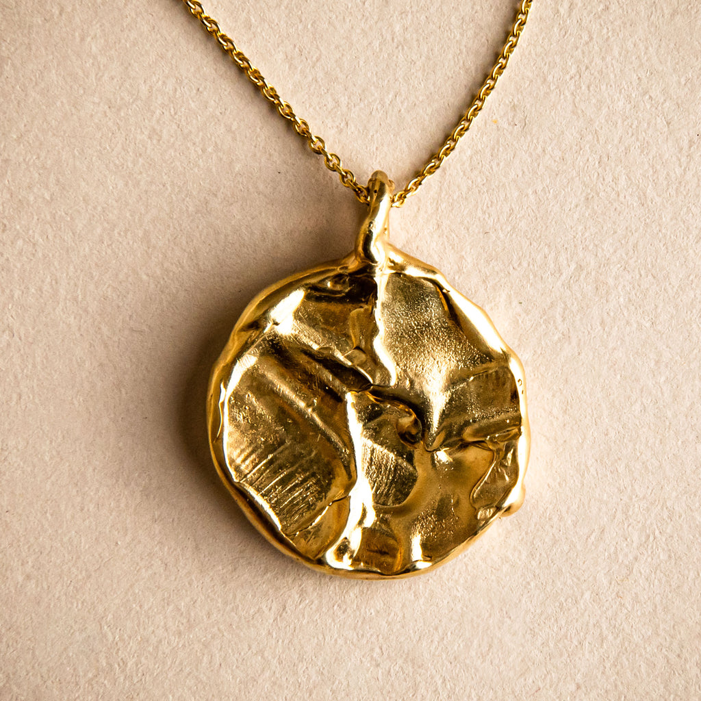 18ct yellow gold chunky coin pendant