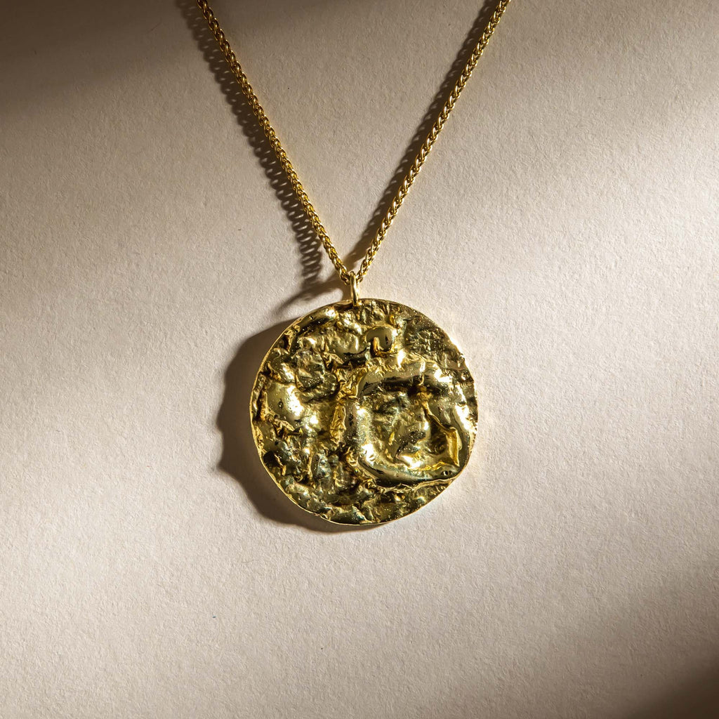 Large 18ct gold gold moon pendant necklace