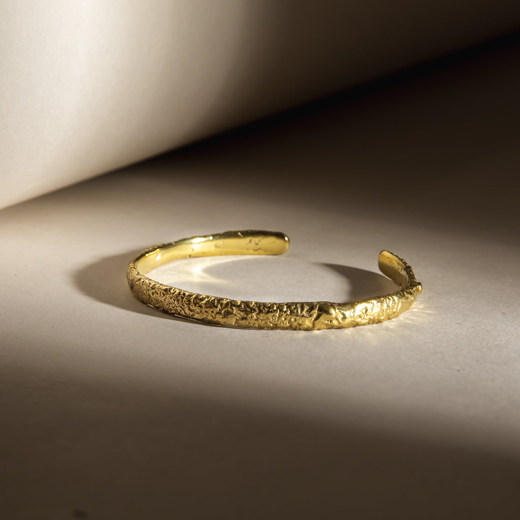 Handcrafted textured 18ct gold bangle