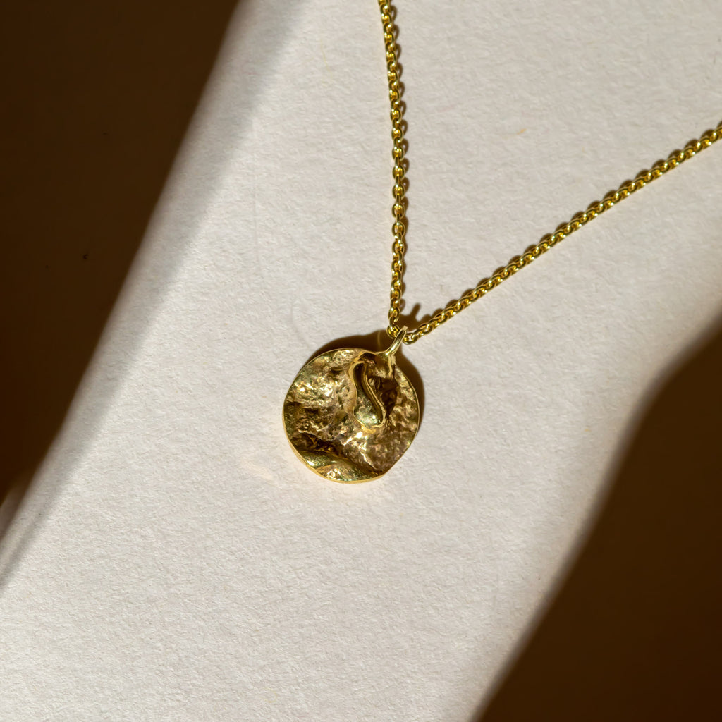 Small 18ct yellow gold moon pendant necklace