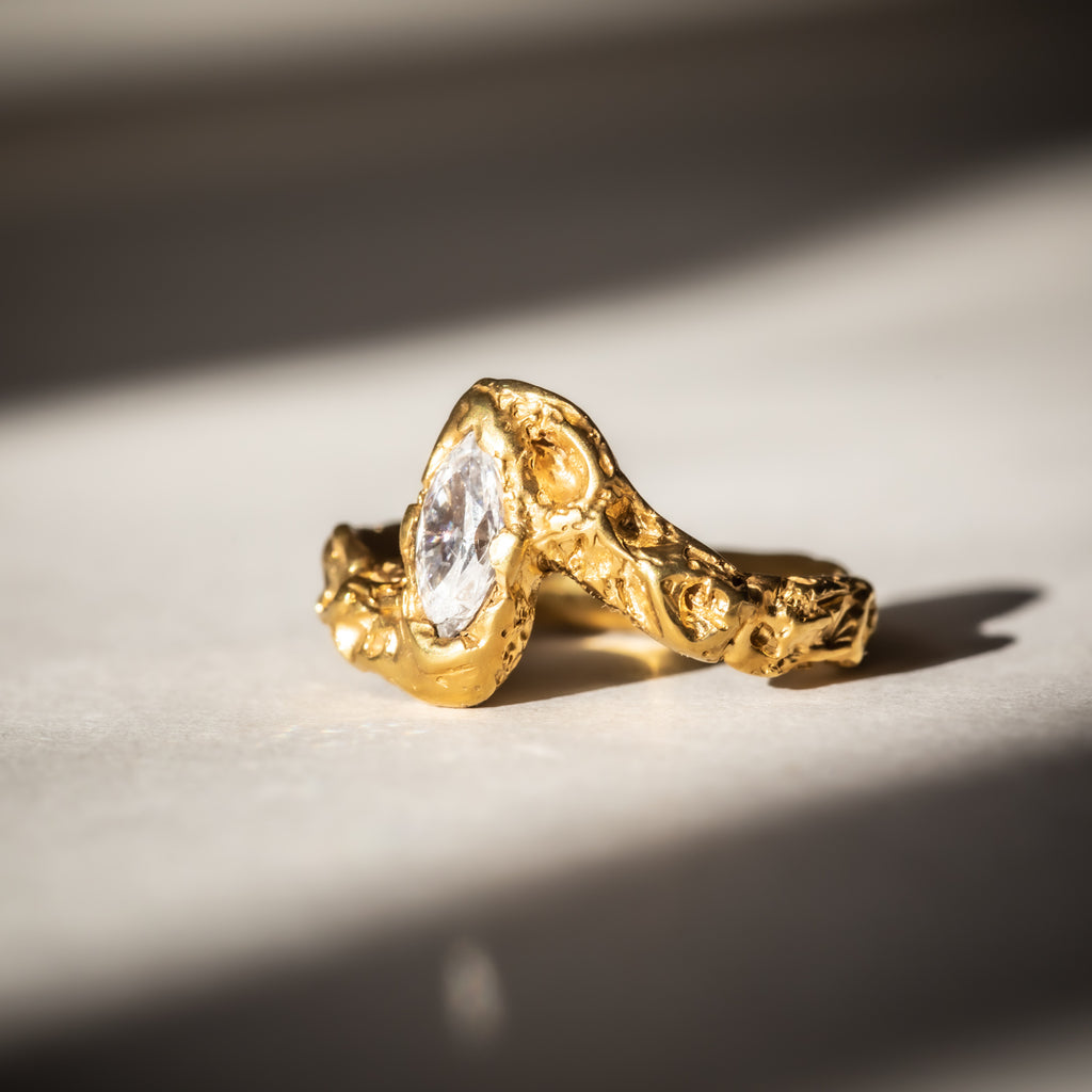 Canadian conflict free diamond engagement ring in 18ct Fairtrade gold