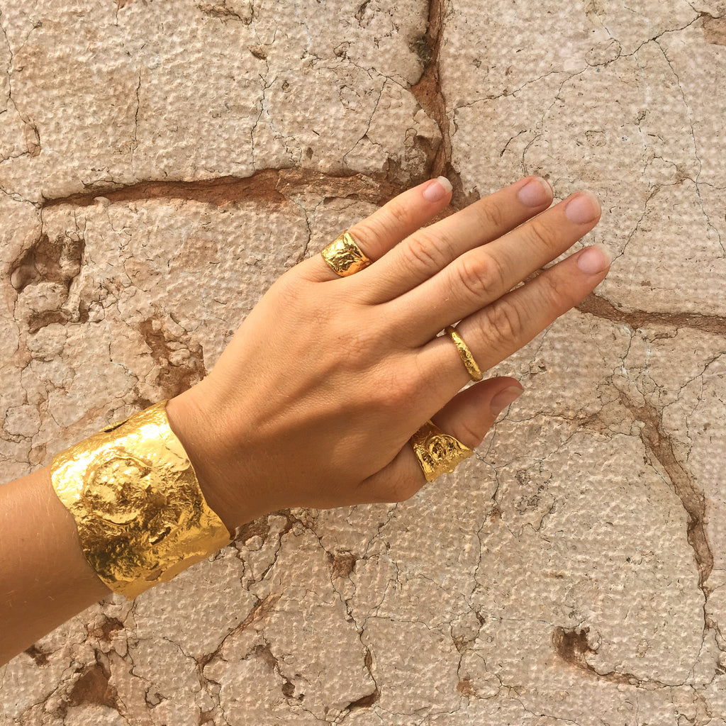 Textured 18ct Fairtrade yellow gold luxury jewellery