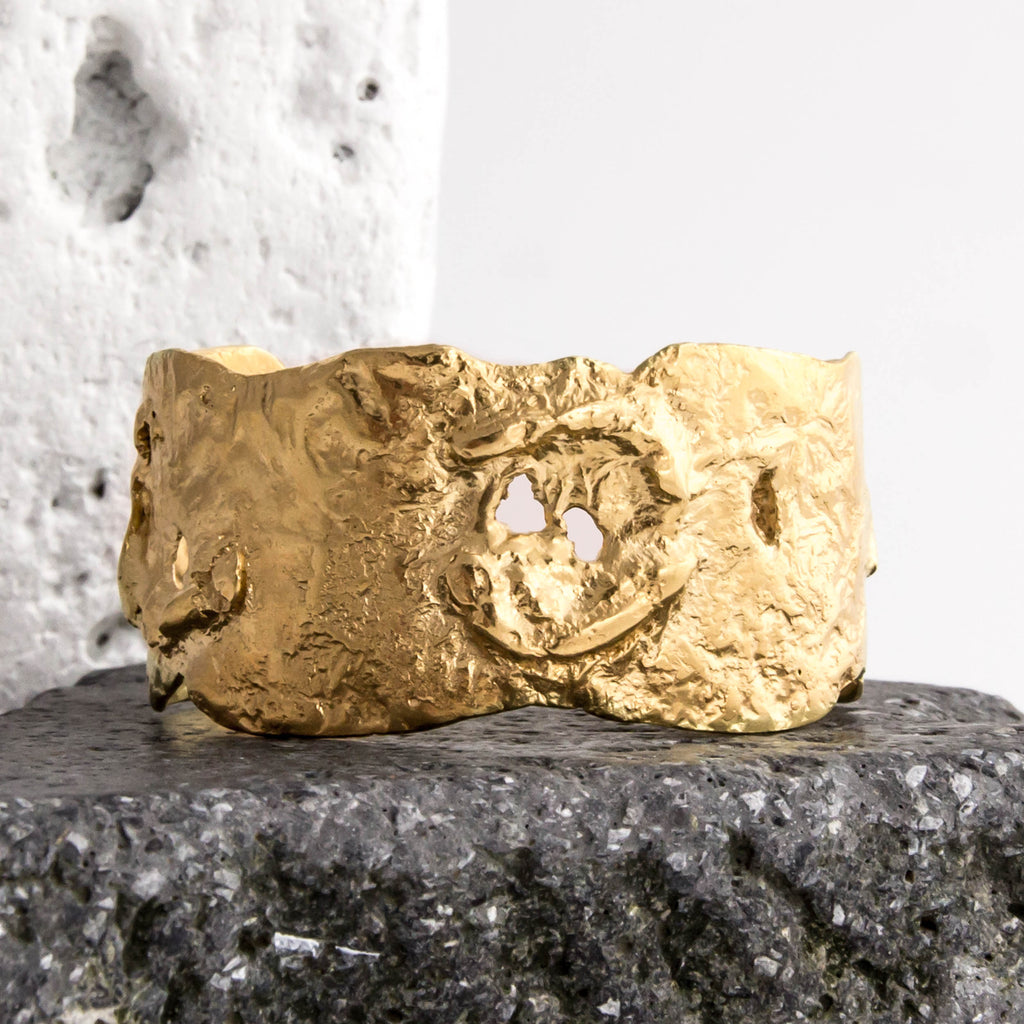 18ct Fairtrade yellow gold textured cuff