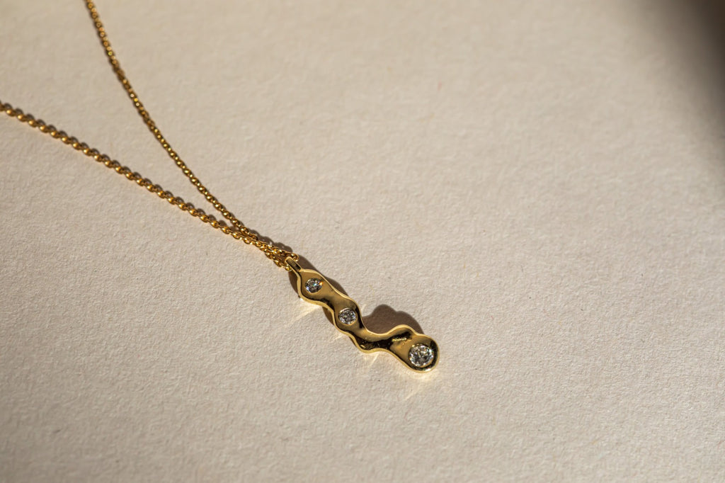 Diamond 18ct yellow gold simple fine necklace 